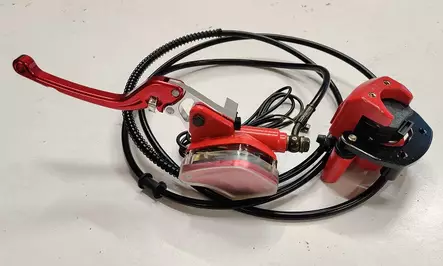 Kruiser Heritage: Takajarrusarja punainen - Kruiser Heritage - 6438431028760 - 1