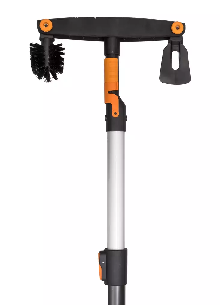 R=C3=A4yst=C3=A4skourunpuhdistaja Fiskars - Harjat ja haravat - 6411501360380 - 1