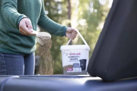 Kompostiher=C3=A4te 5,5 L pakki Biolan - Kompostikuivikkeet ja herätteet - 6411961053501 - 2