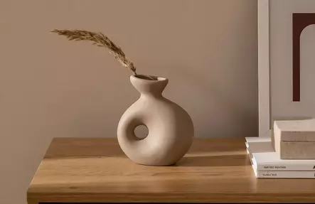 Kevyt Ruskea Keraaminen Maljakko 14x7x16 cm - Tyylikäs Sisustuselementti Kotiin - Ajaton ja Kestävä Koriste - Kukka-amppelit ja maljakot - 8684282979371 - 1