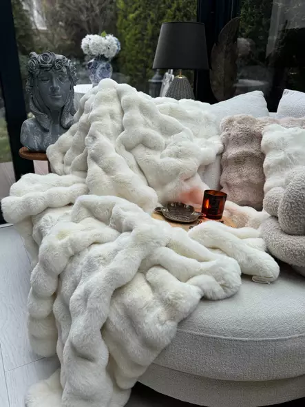 Sohvapeite 150x100 cm, 100% Polyesteri, Konepestävä 20 °C, Kermanvärinen, Tyylikäs ja Kestävä Suoja Huonekaluille - Päiväpeitteet ja torkkupeitot - 8684283664641 - 1