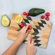 Monivärinen 100% Karkaistu Lasi Leikkuulauta 20x30 cm - Antibakteerinen, Helppo Puhdistaa, Liukumattomat Silikonijalat - Keittiötyövälineet - 8684283727841 - 2