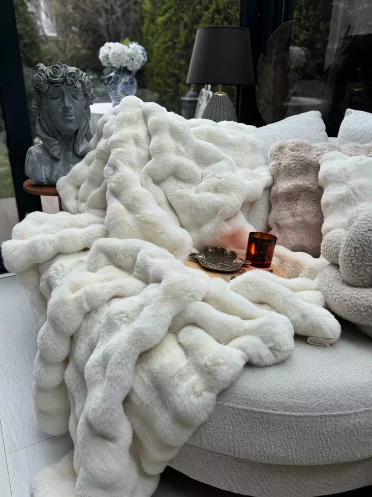 Sohvapeite 150x100 cm, 100% Polyesteri, Konepestävä 20 °C, Kermanvärinen, Tyylikäs ja Kestävä Suoja Huonekaluille - Päiväpeitteet ja torkkupeitot - 8684283664641 - 1