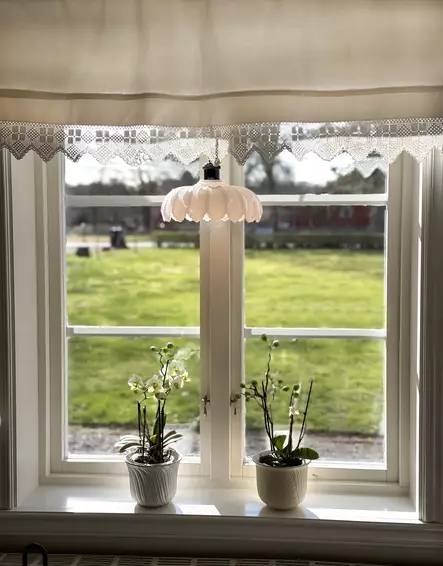 SOFIA ikkunavalaisin, musta/valkoinen, E27 - Katto- ja seinävalaisimet - 7041661283602 - 2