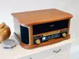 Puinen retro-levysoitin, jossa on Bluetooth® AM/FM-radio USB-koodaus CD-soitin, kasettisoitin ja sisäänrakennetut kaiuttimet. - Levysoittimet ja neulat - 8711902082903 - 53