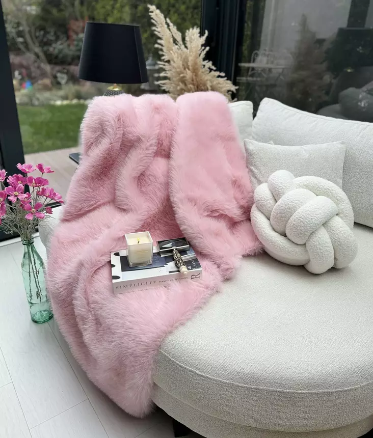 Ylellinen Pinkki Sohvashaalari - 100% Polyesteri, Koko 200x75 cm, Konepestävä, Liukumaton Alapuoli, Helppohoitoinen - Päiväpeitteet ja torkkupeitot - 8684283712793 - 1