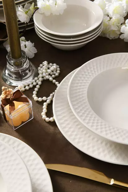 18-osainen Kermansävyinen Posliiniastiasto - Astiasto, Lautaset, Kulhot - Konepesun- ja Mikroaaltouunin Kestävä - Tarjoiluastiat - 8684282532064 - 2