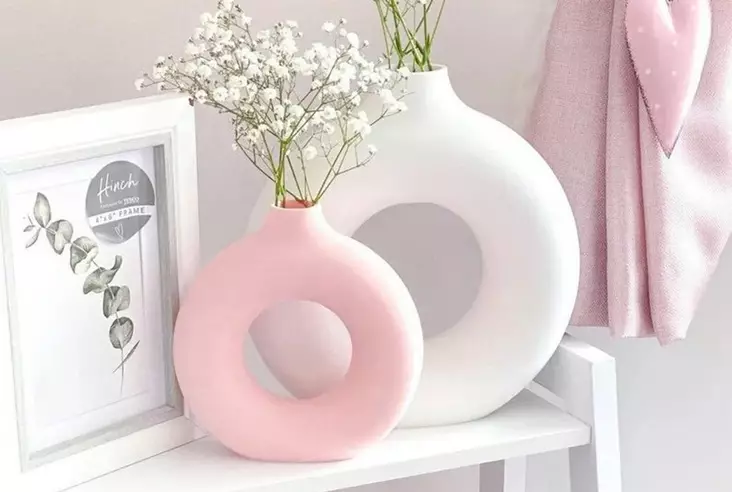 Valkoinen ja Vaaleanpunainen Keraaminen Maljakkosetti - Elegantti Sisustuselementti - Koko 15x4x20 cm ja 15x4x16 cm - Kukka-amppelit ja maljakot - 8684282698326 - 1