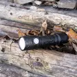 Alumiininen PNI Adventure F200 kaksois-LED-taskulamppu, 4000 mAh akku ja mikro-USB-portti, 3 LEDiä suurella aukolla ja yksi tarkennuksella, molemmissa 3 tehotasoa - PNI tuotteet - 5949066525797 - 12