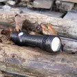 Alumiininen PNI Adventure F200 kaksois-LED-taskulamppu, 4000 mAh akku ja mikro-USB-portti, 3 LEDiä suurella aukolla ja yksi tarkennuksella, molemmissa 3 tehotasoa - PNI tuotteet - 5949066525797 - 11