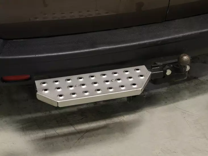 Robota STP-1 pakettiauton astinlauta vetokoukkuun - Muut peräkärrytarvikkeet - 6438212105017 - 1