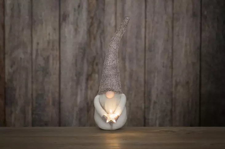 Tonttu t=C3=A4hti k=C3=A4dess=C3=A4 Led-valo 41 cm - Joulukoristeet ja -tekstiilit - 6410416272887 - 1