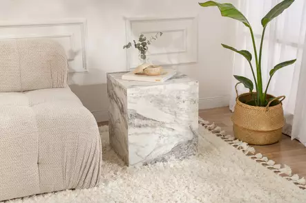 Sivupöytä, freesia marmori, 45cm x 50cm x 45cm, kestävä, tyylikäs, monikäyttöinen - Pöydät - 8684282849438 - 2