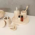 7-osainen Kylpyhuonesetti 100% Travertiini Marmoria, Beige - Sisältää Saippua-annostelijan, Hammasharjatelineen, Roskakorin - Kylpyhuonetarvikkeet - 8684283055418 - 3