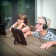 2x 9" kannettava DVD-soitin, jossa USB SD sisäänrakennettu akku kuulokkeet ja kiinnike Musta - Televisiot ja mediatoistimet - 8711902033479 - 53