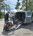 Lastausramppi 215x137 cm 680 kg alumiini Voit lastata esimerkiksi skootterin tai moottoripyörän helposti pakettiautoon lastausrampin avulla - Ajorampit - 6430074697099 - 5