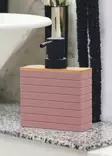 Vaaleanpunainen Polyresiininen Saippua-annostelija - Kylpyhuoneeseen - 4 x 10 x 15 cm - Tyylikäs ja Kestävä - Kylpyhuonetarvikkeet - 8684282684619 - 2