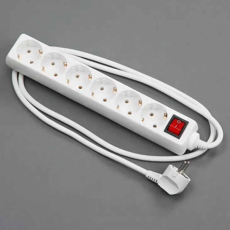 Jatkojohto 6-os 3 m maad. valokytkin - Sisäjatkojohdot - 6438140266309 - 1