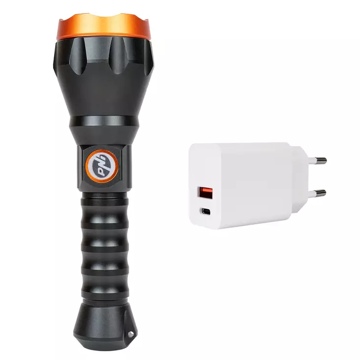 PNI Adventure F550 Crystal LED -taskulamppu, 10 W, alumiinia, 2500 lm, jopa 700 m, 4000 mAh, IPX6, mukana PNI CHG300 -virtalähde - PNI tuotteet - 5949066529559 - 1